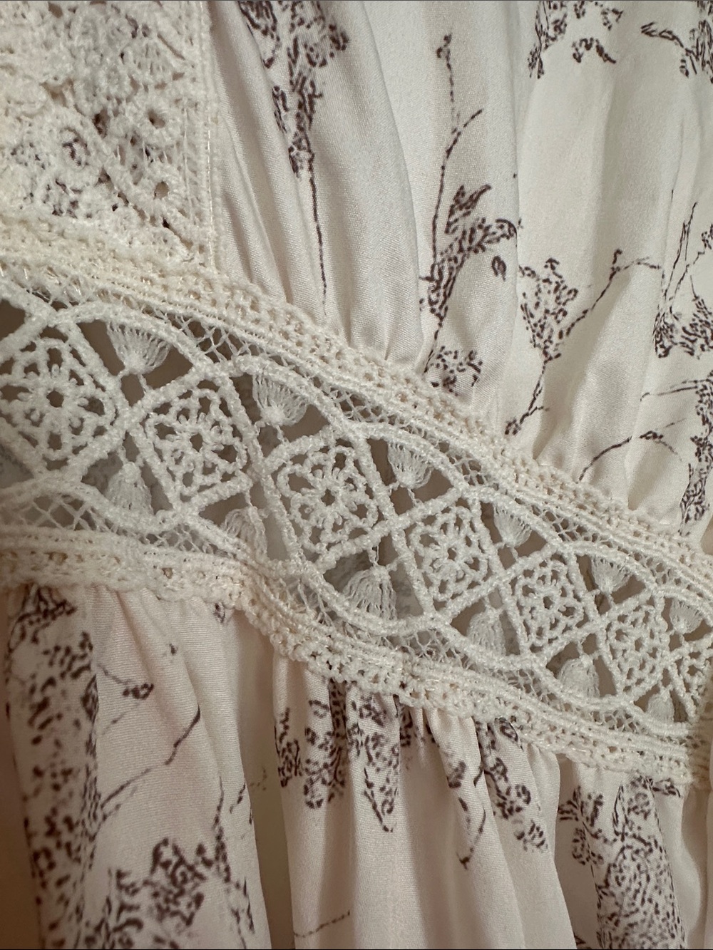 Cream Floral Lace-Trim Maxi Dress size xl - Picture 4 of 6